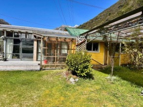 Basic Bach, Holiday Home in the Mountains